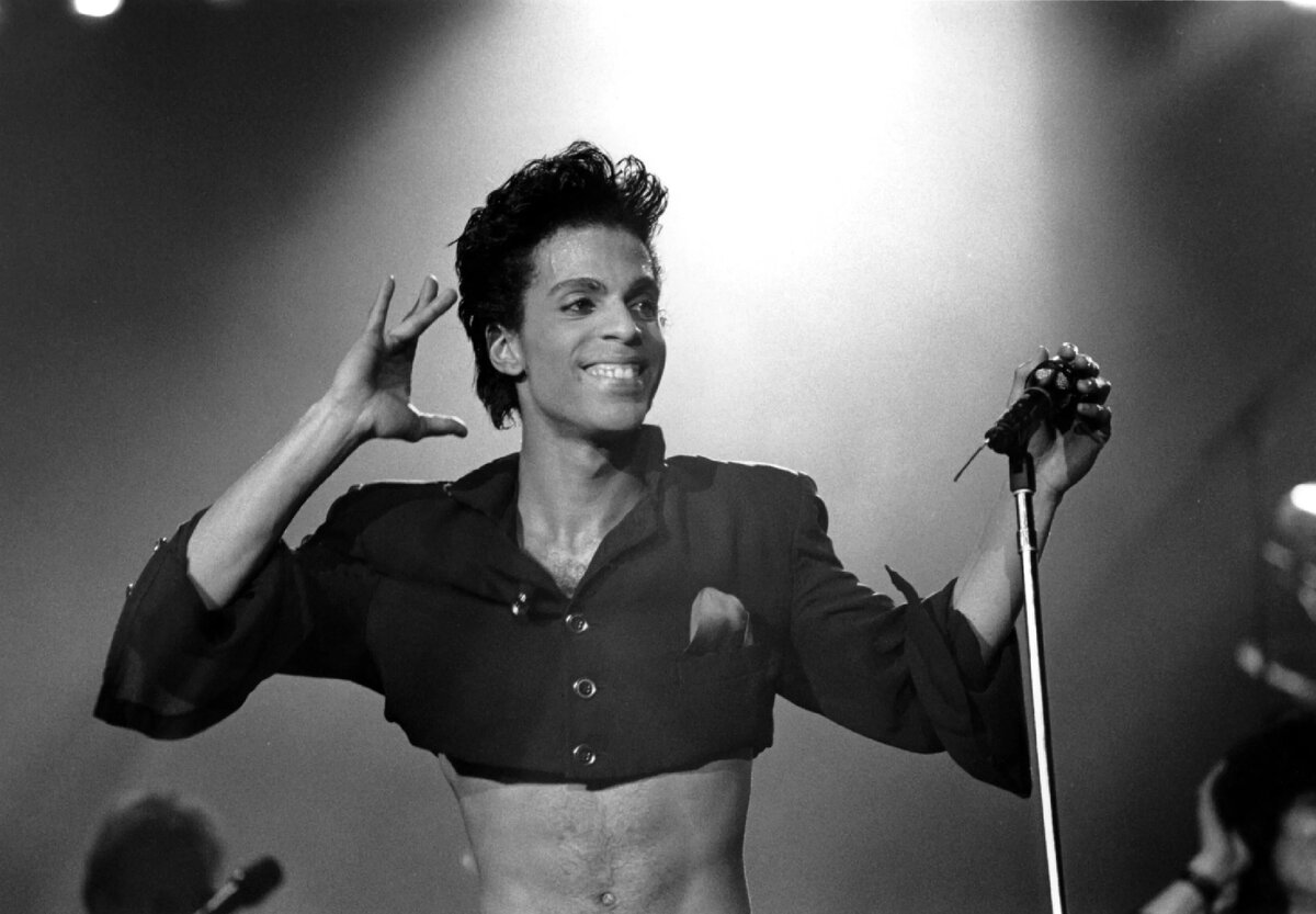 фото: https://www.rollingstone.com/music/music-news/see-prince-proteges-the-family-pay-tribute-with-new-nothing-compares-2-u-38910/