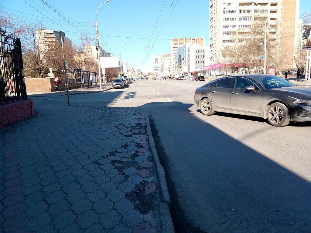 Новосибирские чиновники, похоже, пешком не ходят: Краткий фотообзор  новосибирских тротуаров | Метафора ТВ | Дзен