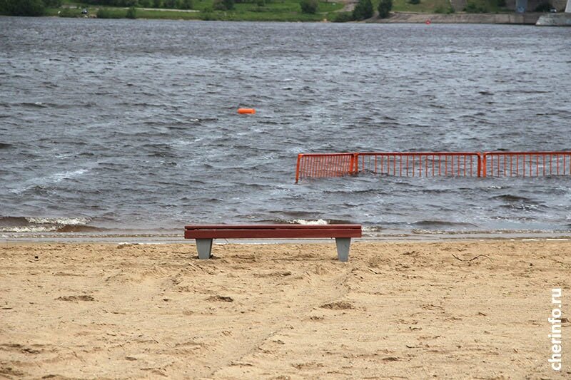   С началом лета в городе должно открыться шесть пляжей. Спасатели уже готовят места отдыха к купальному сезону.