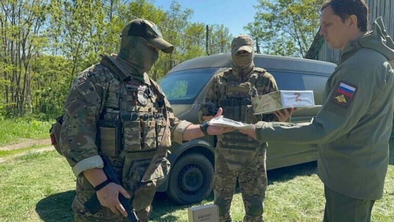 Военнослужащие подразделения армейского спецназа Вооружённых сил России из состава ГВ «Север»