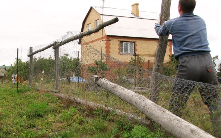 Демонтаж старого забора