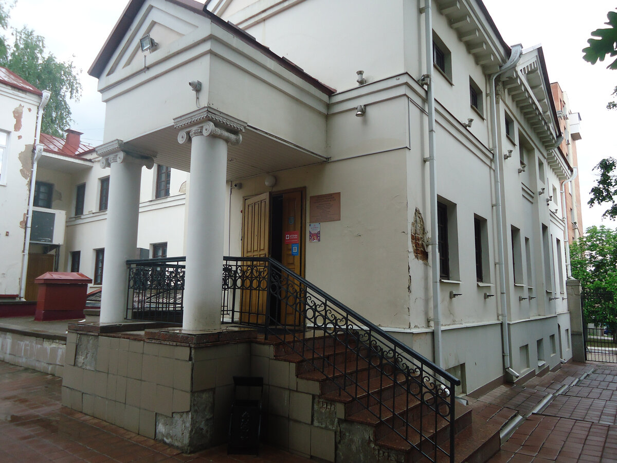 Вход в Литературный музей, расположенный в доме купца Селиванова. Из архива автора.