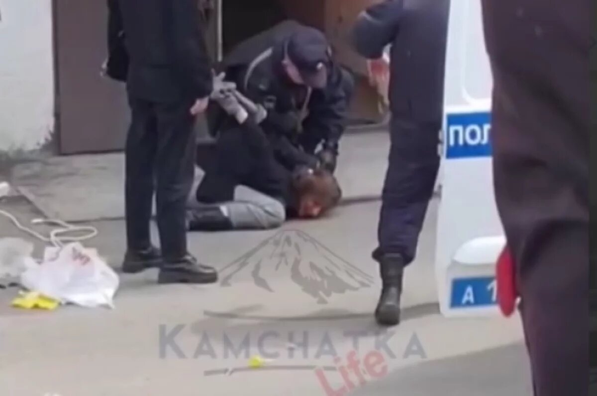    Неадекватная жительница Петропавловска кошмарила соседей по дому