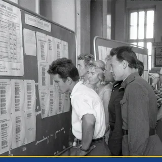 Около списков поступивших в ВУЗ