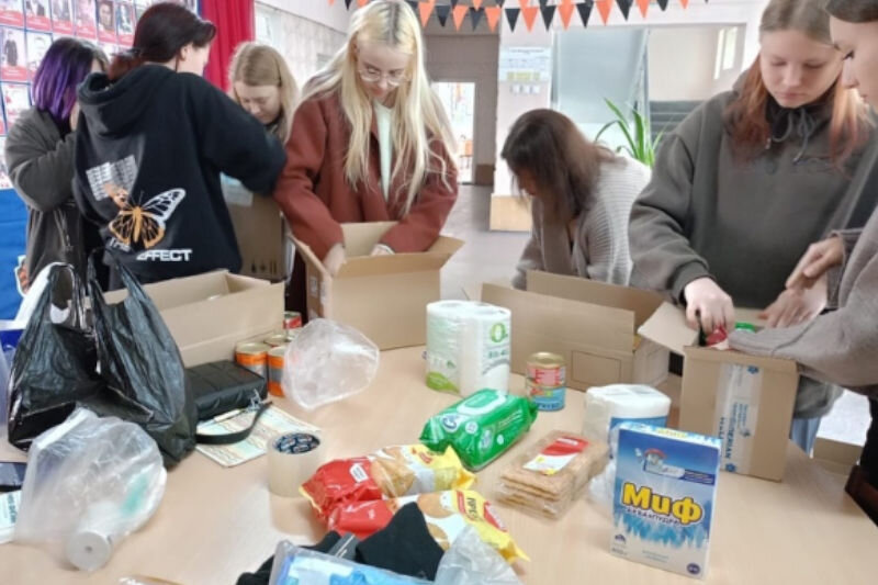    Волонтёры СВО «Лидер» организовали упаковку необходимых вещей для наших бойцов (фото: СВО «Лидер»)