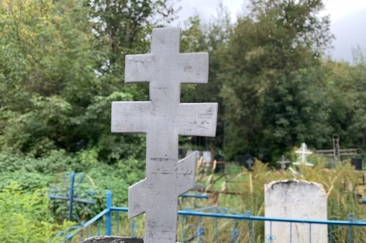    Саратовцы жалуются на заваленные мусором кладбища в Радоницу