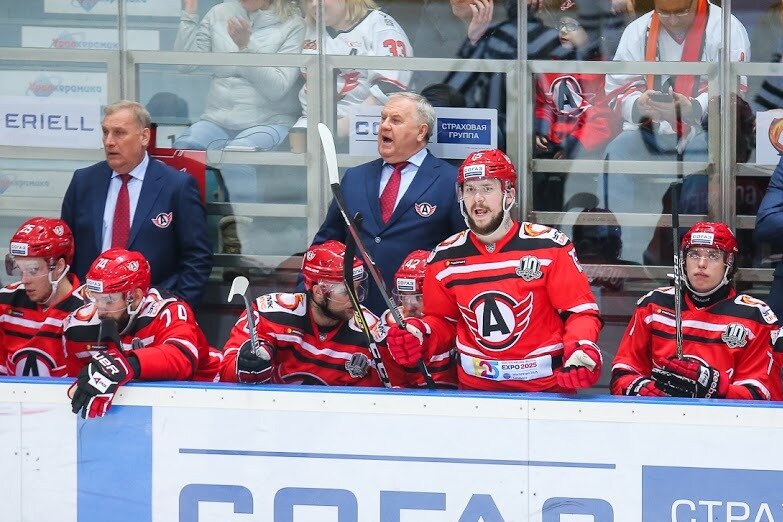 Тренер хк трактор и хк автомобилист. Тренер хк трактор и хк автомобилист. Главный тренер хк автомобилист. Тренер хк трактор и хк автомобилист. Тренер хк автомобилист сейчас.