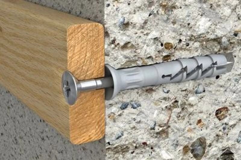 Шуруп с дюбелем в основании