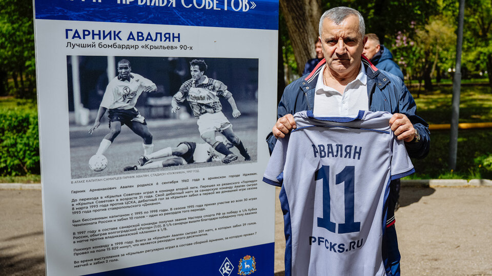 После официальной церемонии – фото на память. Фото: ПФК «Крылья Советов»