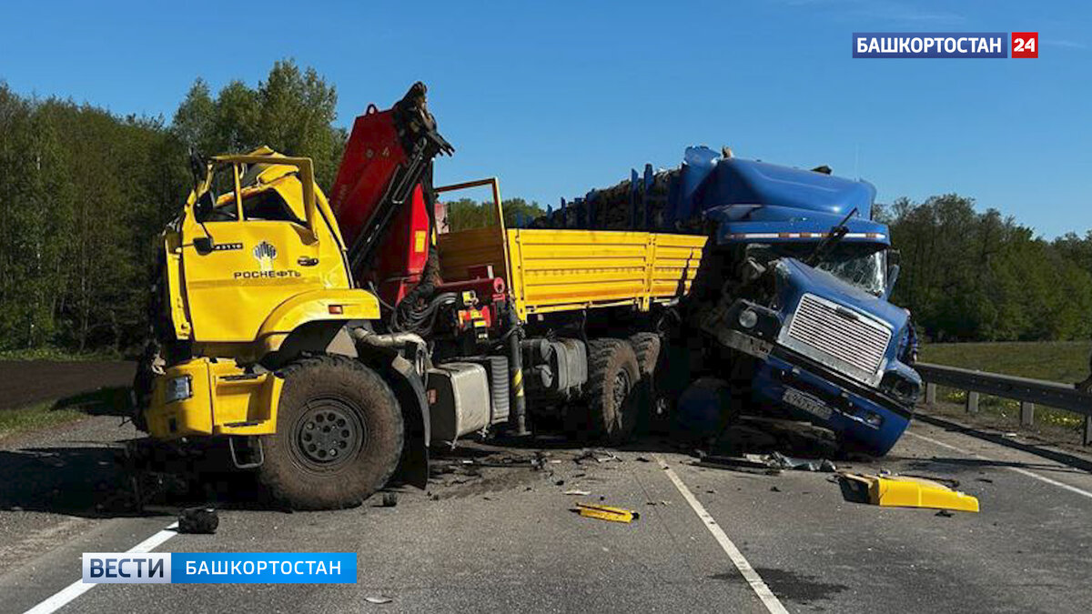    Под Уфой столкнулись четыре грузовика и легковушка: пострадал человек