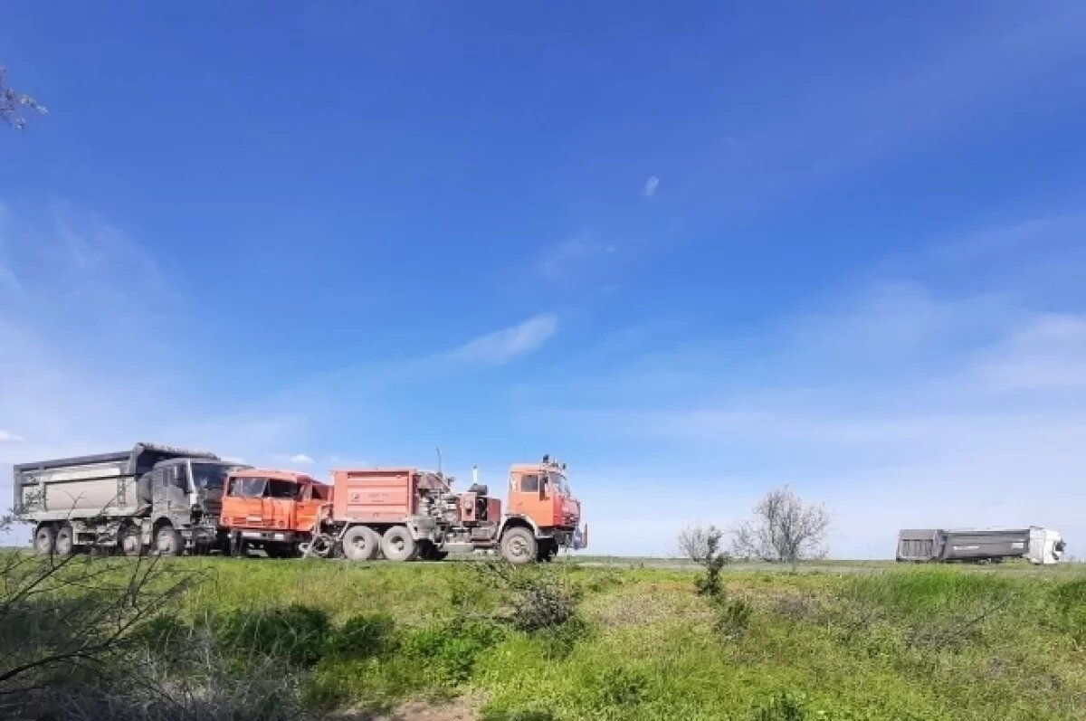 Дорожного рабочего смял участник массовой аварии грузовиков под Волгоградом  | АиФ Волгоград | Дзен