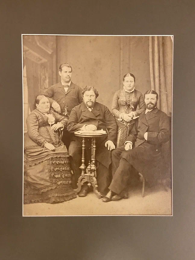  Фотография. Портрет групповой. Семья Соколовых. Конец XIX века. Оригинал находится в музее-квартире И.Д. Сытина.