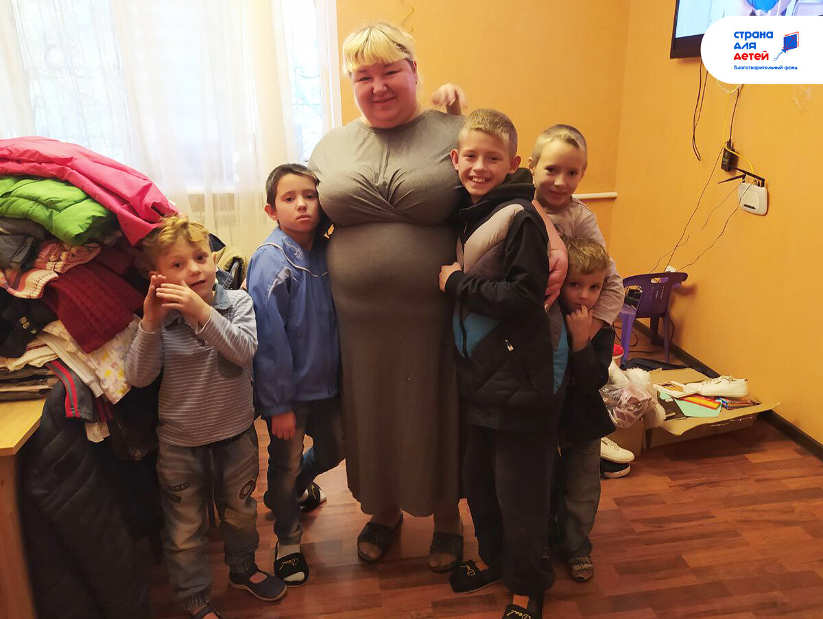 Дети уже полюбили свою новую маму
