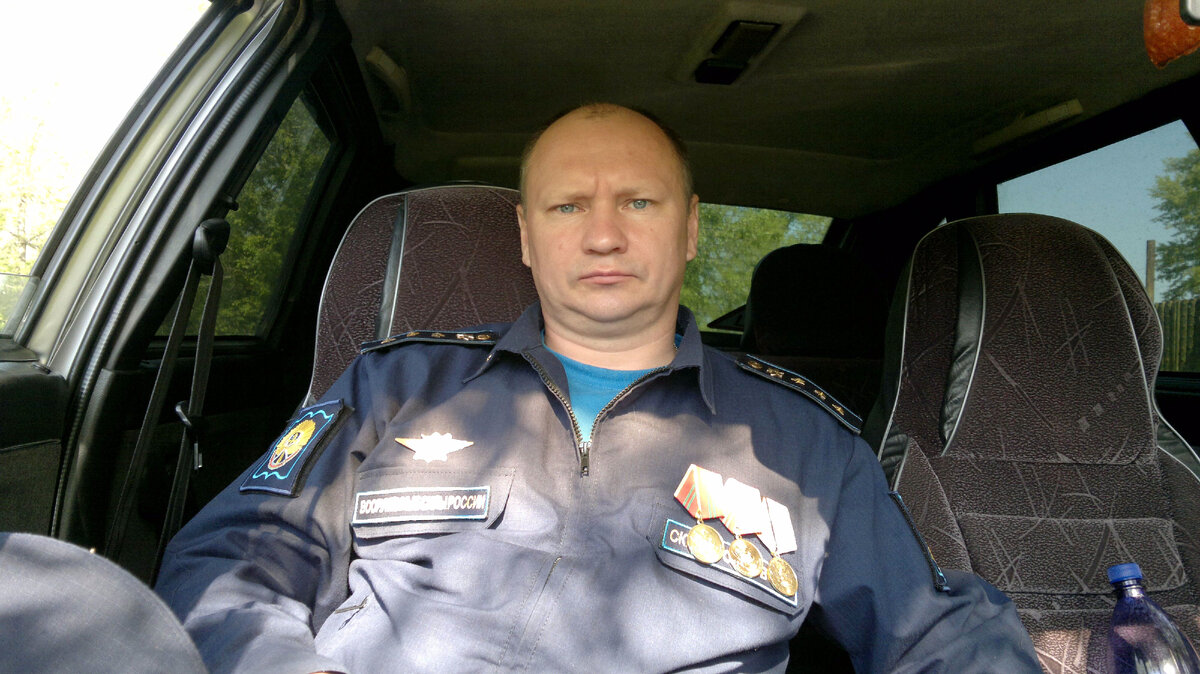 Пока ещё справа сидит)) 