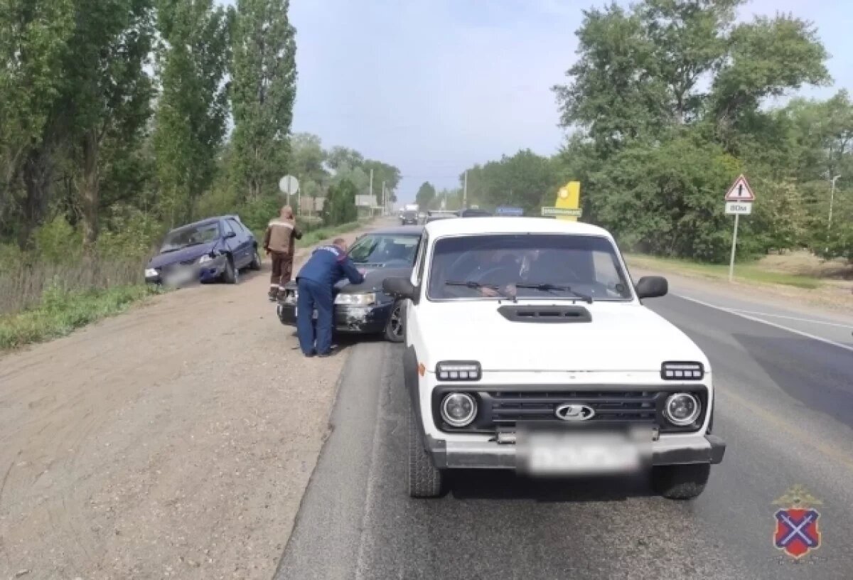 Под Волгоградом в ДТП с двумя ВАЗами и двумя Renault покалечился водитель |  АиФ Волгоград | Дзен