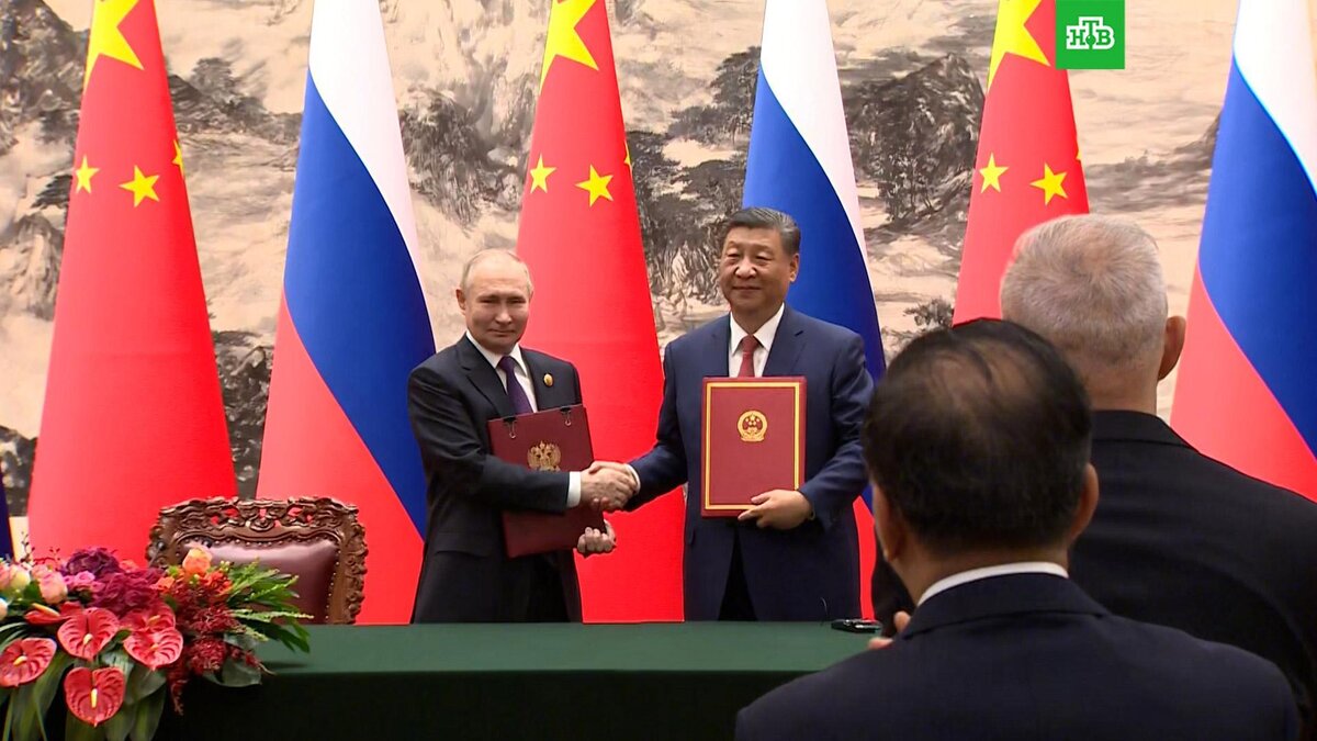    Путин и Си подписали заявление об углублении отношений РФ и Китая