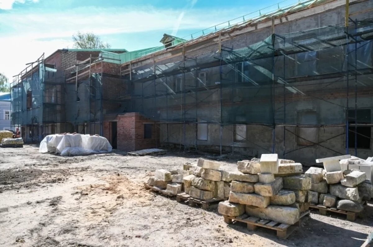    В Твери реставрируют историческое здание на набережной Афанасия Никитина