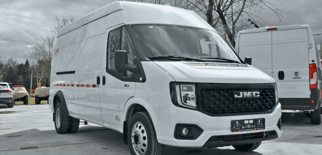 JMC Fushun. Полная масса: 3490 кг. Начало продаж: II квартал 2024 г. Цена: 4 547 000 руб.