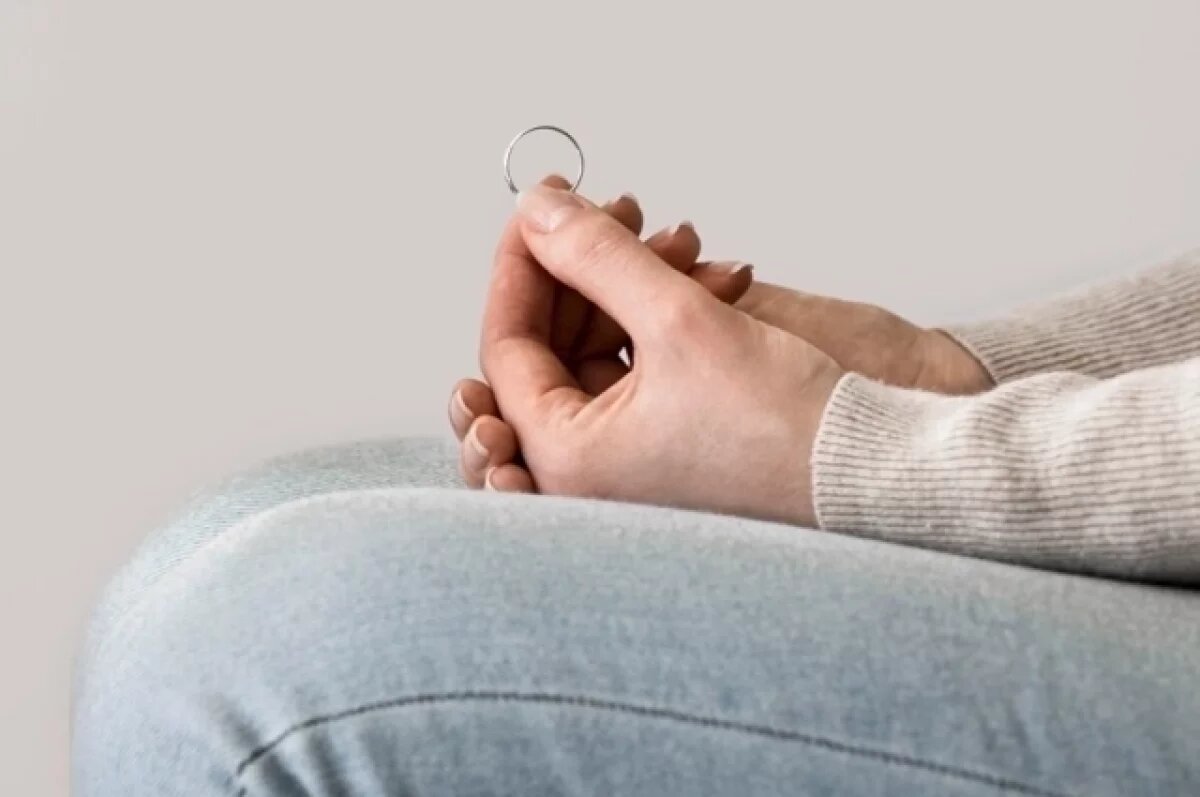    Как только бывшие супруги сняли кольца, в ЗАГСе разыгралась кровавая драма.