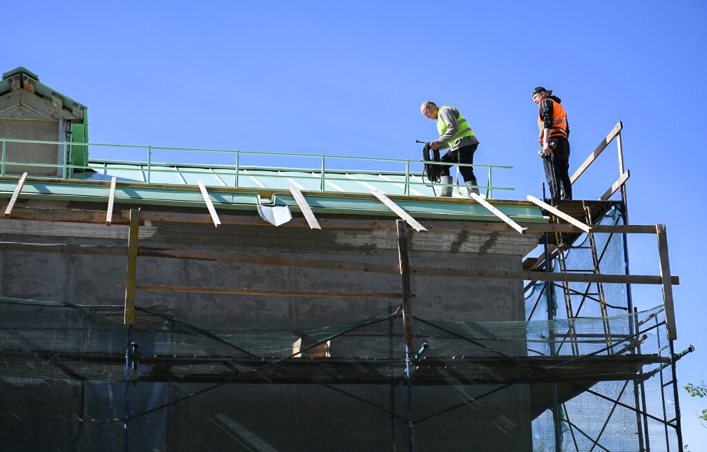 В центре Твери на набережной Афанасия Никитина реконструируется старинный дом