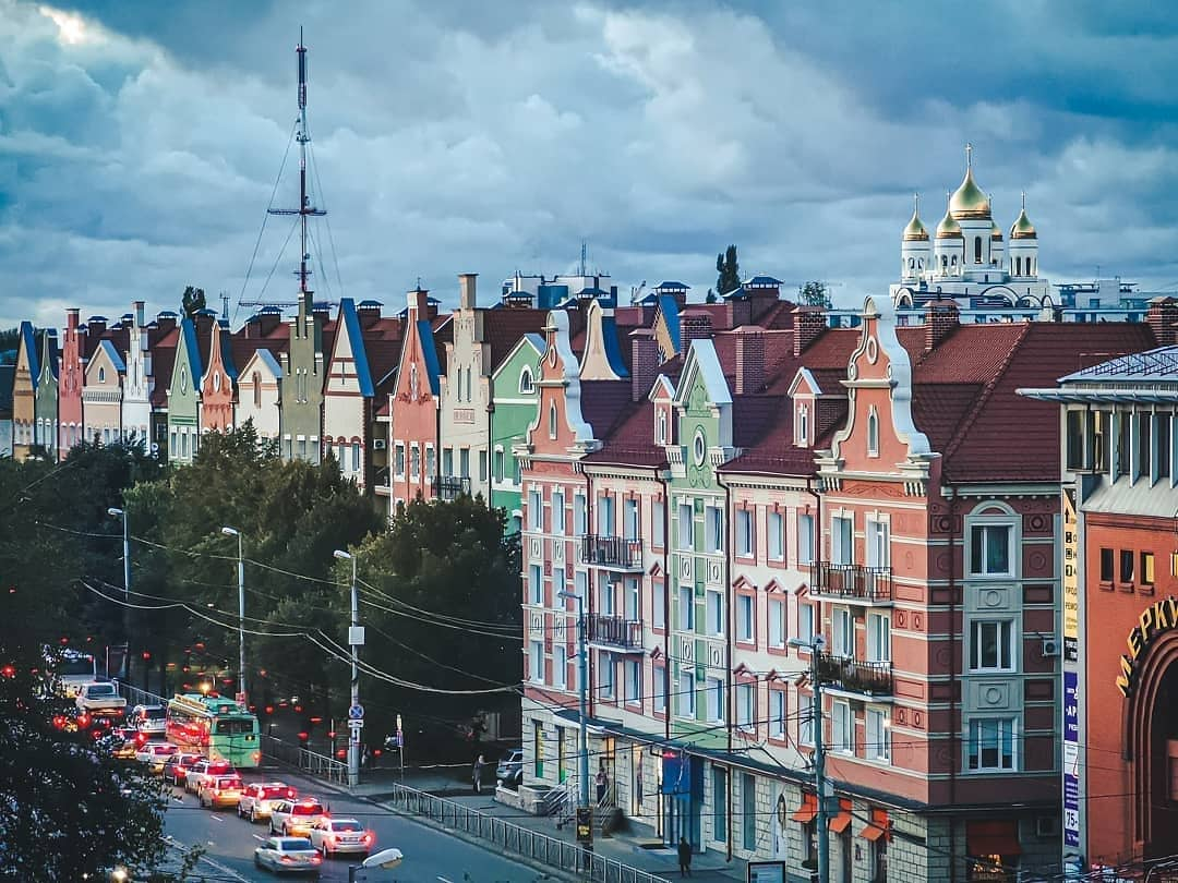 Квартира в калининграде центр города. Ленинский проспект Калининград. Калининград улицы Ленинский проспект. Пряничные домики Калининград Ленинский проспект. Калининград ул Ленина.