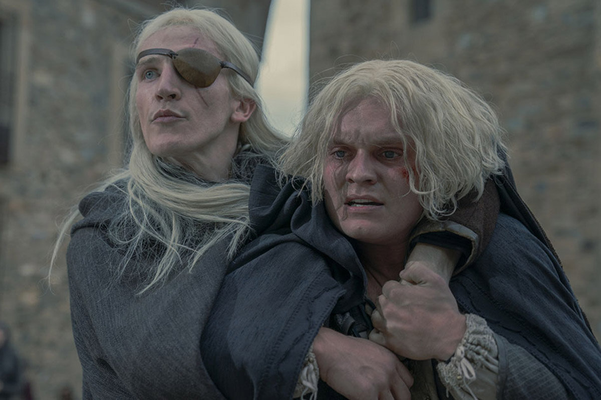 HBO📷Сыновья короля Визериса и Алисенты. Одноглазый Эймонд (Юэн Митчелл) и Эйгон (Том Глинн-Карни), которого в конце первого сезона «зеленые» провозгласили королем