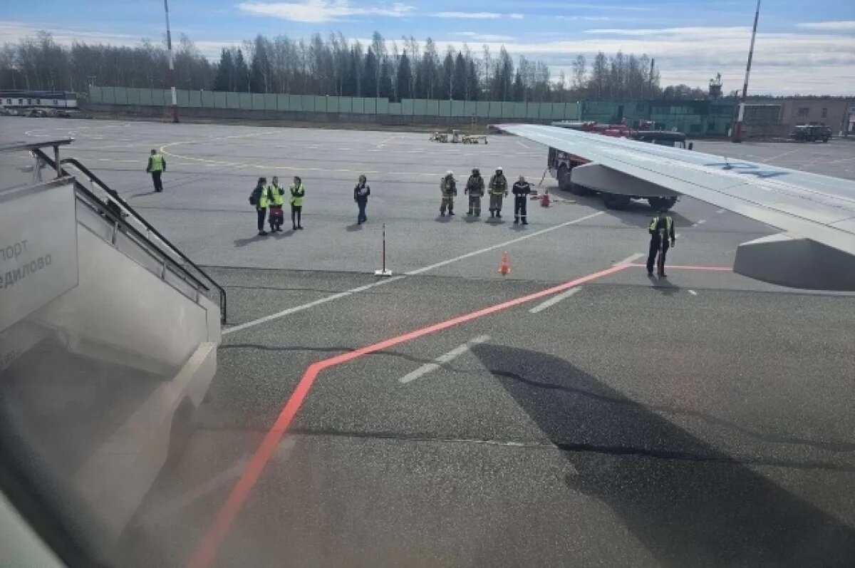    Летевший из Петербурга в Уфу Sukhoi Superjet 100 экстренно сел в Кирове