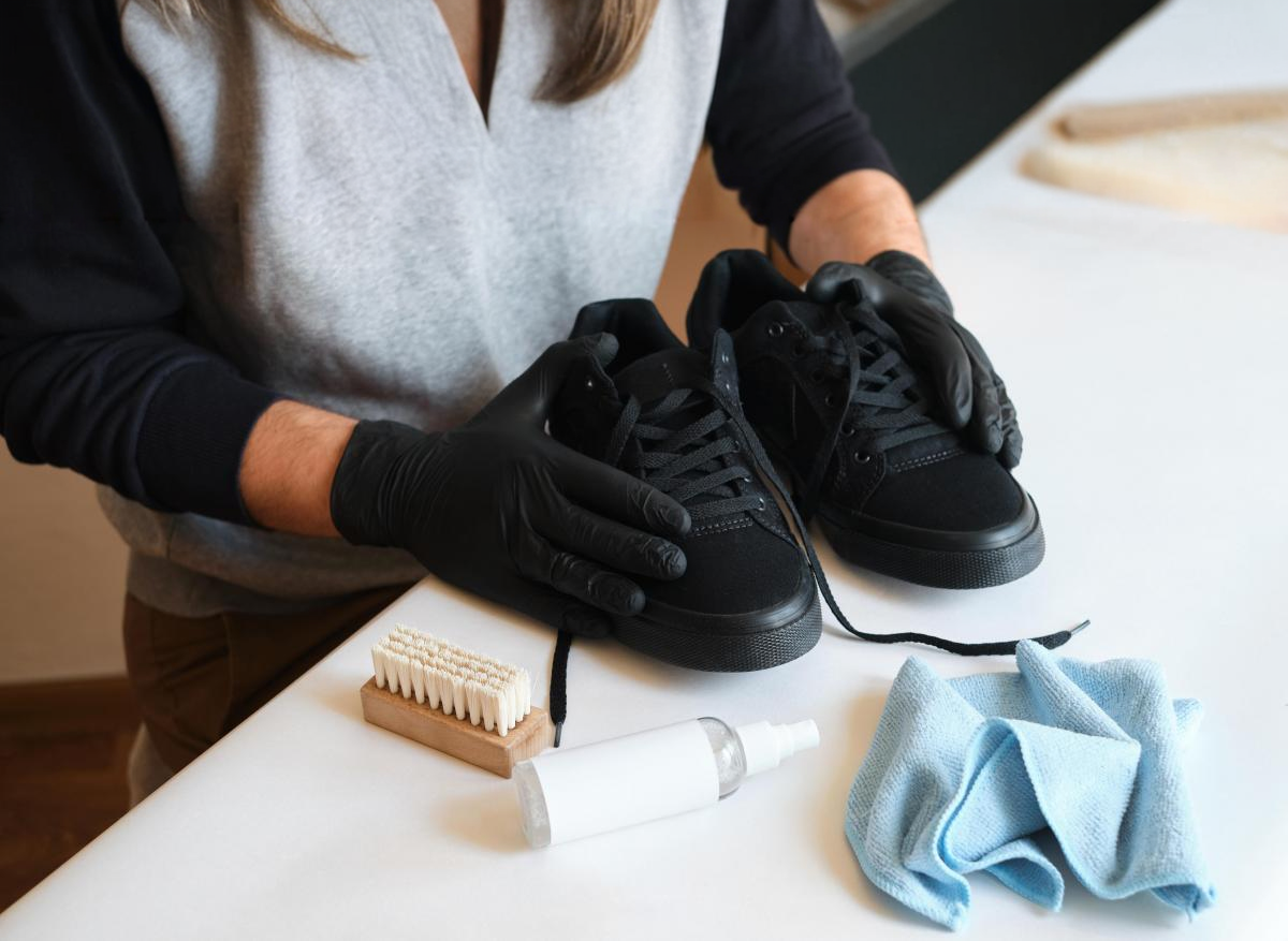 Чистые кроссовки. I cleaned shoes. I cleaned shoes. I cleaned shoes. Покрасились кроссовки химчистка.