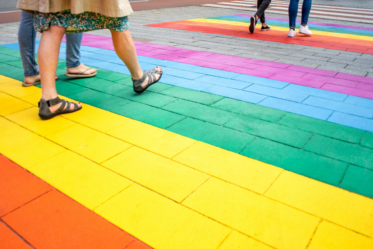 "Геем быть легко и просто. Если против, то к тебе в дом придут ЛГБТ*"(с) Фото: Unsplash