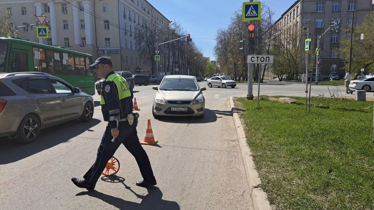 Не спешился: ребенка на самокате сбил водитель в Екатеринбурге | Новости  Тагила TagilCity.ru | Дзен