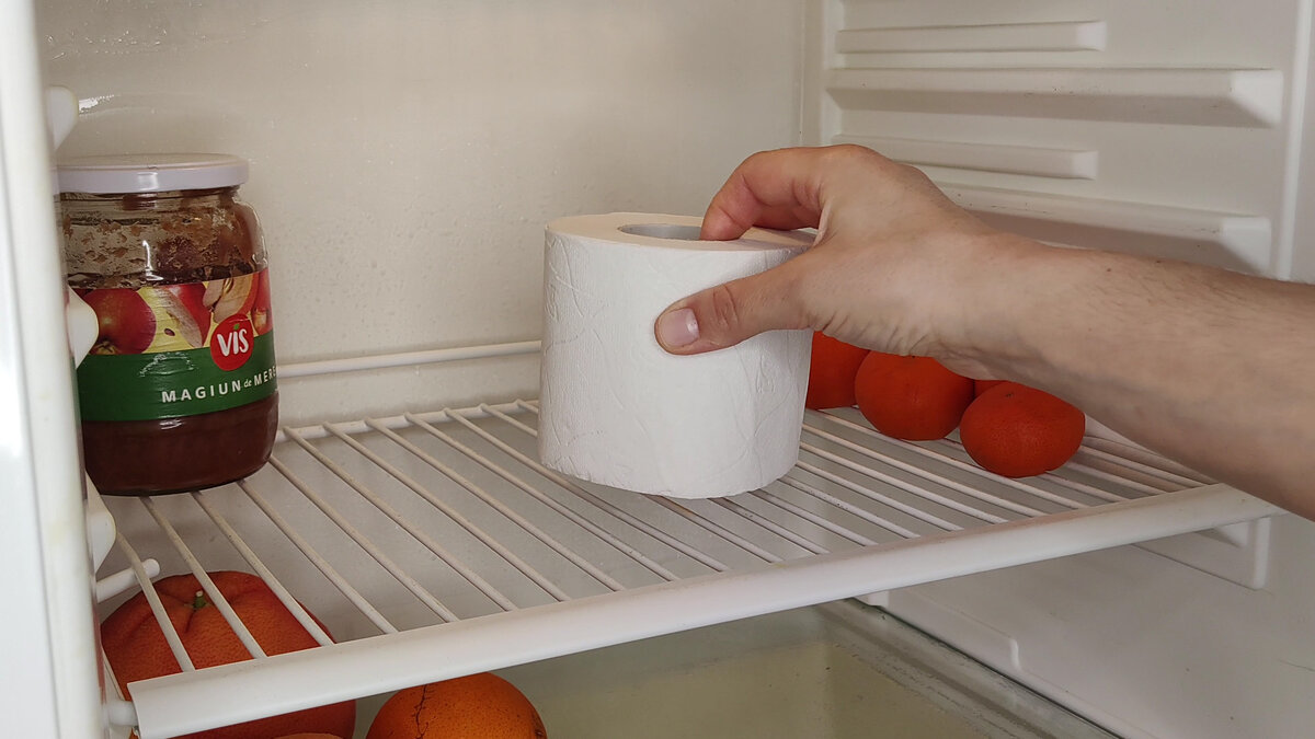 Поставьте рулон туалетной бумаги в холодильник