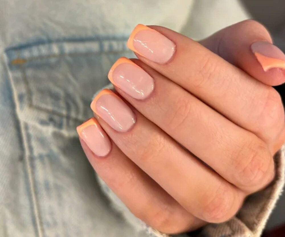 Вы не ошибетесь, если выберете кремово-персиково-розовые оттенки для ногтей, и Институт цвета Pantone поддерживает этот вариант.-2