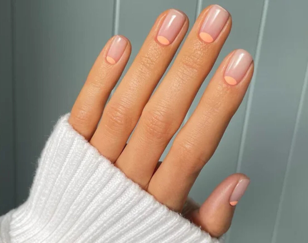 Вы не ошибетесь, если выберете кремово-персиково-розовые оттенки для ногтей, и Институт цвета Pantone поддерживает этот вариант.-3
