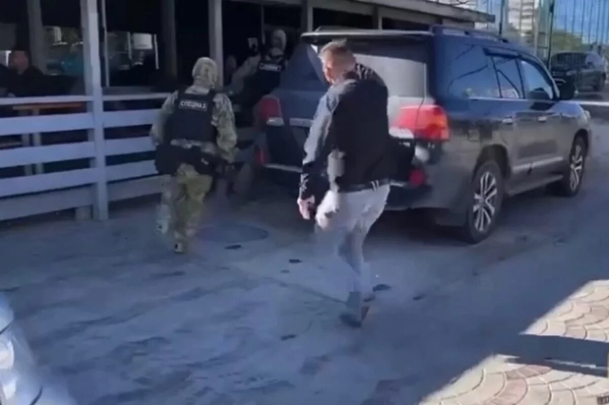    Перекупщика задержали в кафе.