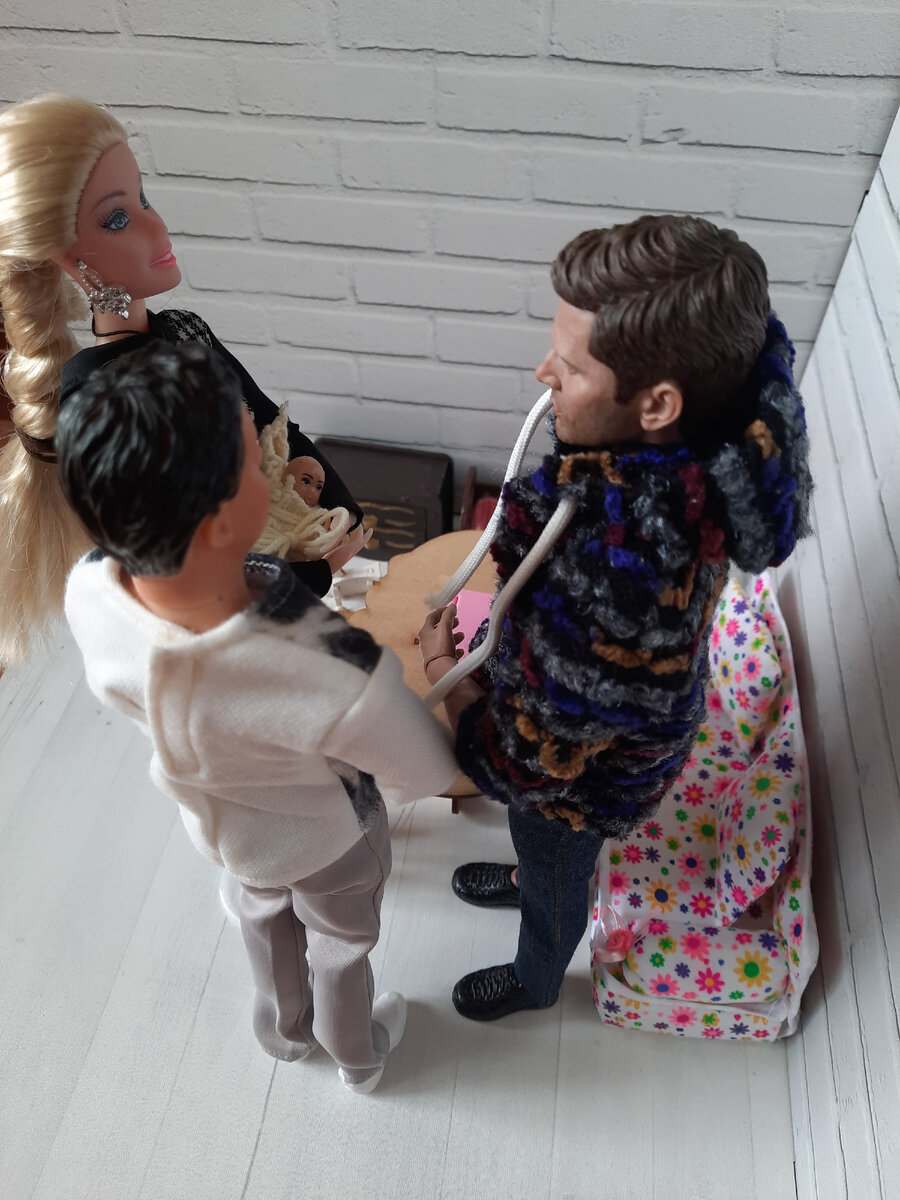 - Ну наконец-то! Дайте посмотреть на виновницу торжества! Знакомьте с дочерью. Лана показала малышку. 