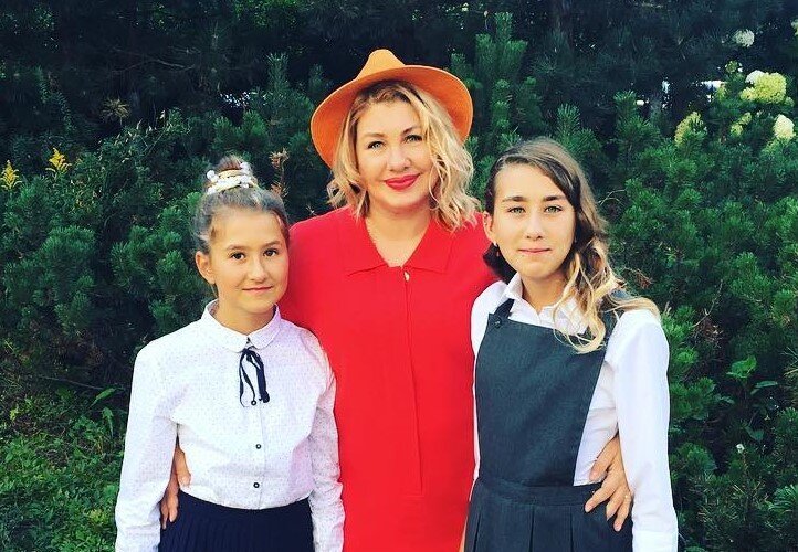 Дочки евы польны фото Одна родилась от романа с певцом, а вторая в браке. Как выглядят 2 дочери Евы По