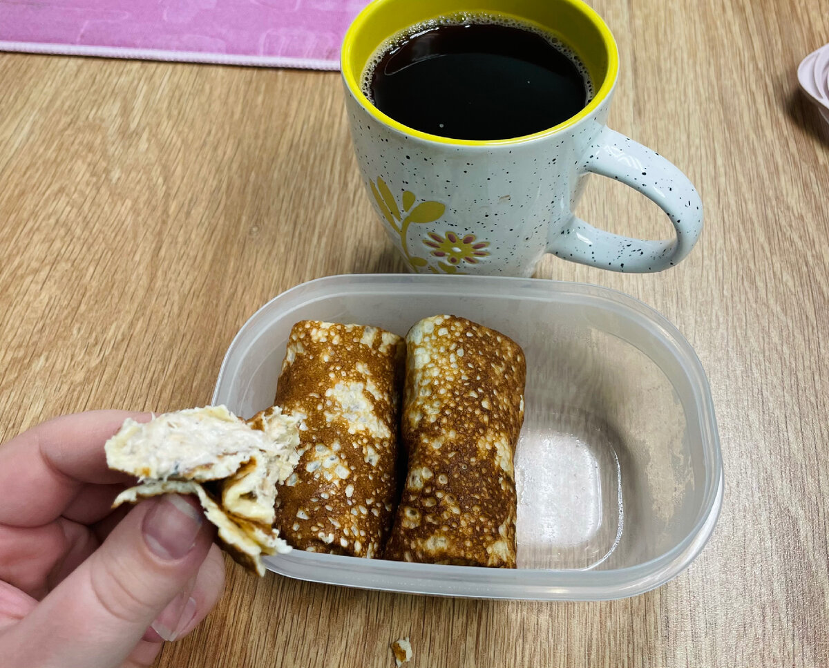 Яичные блинчики с горбушей и творожным сыром 