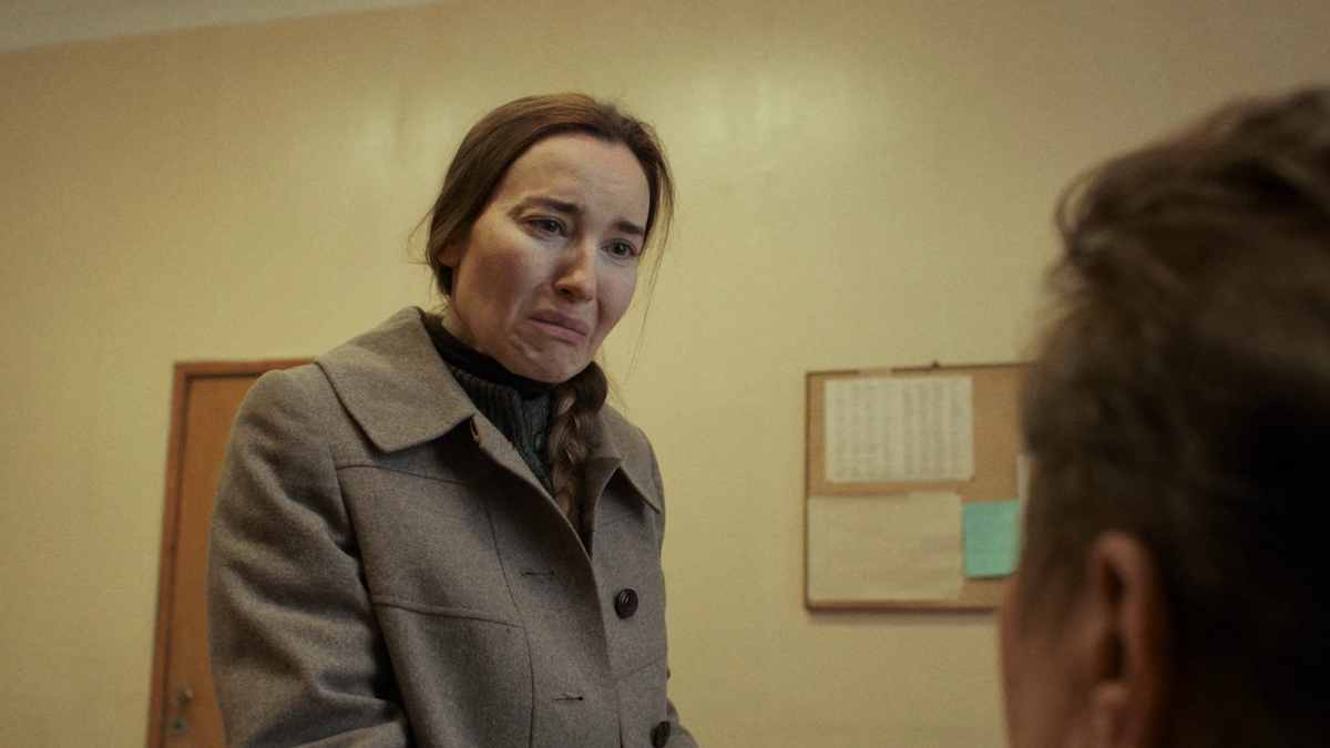 Кадр из сериала "Слово пацана. Кровь на асфальте". Мама Пальто (главного героя). 