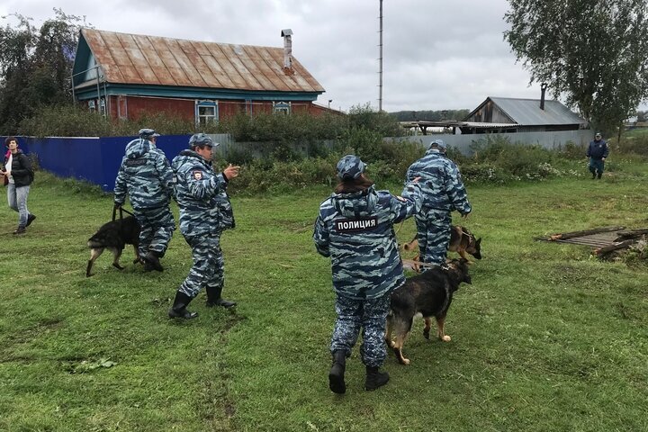 На место пропажи ребенка сразу съехались десятки сотрудников правоохранительных органов