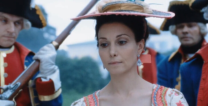 Кадр из фильма "Екатерина", 2 сезон "Екатерина. Взлёт", 2016. В роли помещицы Дарьи Салтыковой Александра Урсуляк. Источник: https://www.kino-teatr.ru/teatr/acter/w/ros/4435/foto