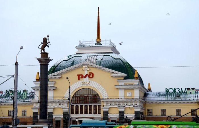 Железнодорожный вокзал города Красноярска.