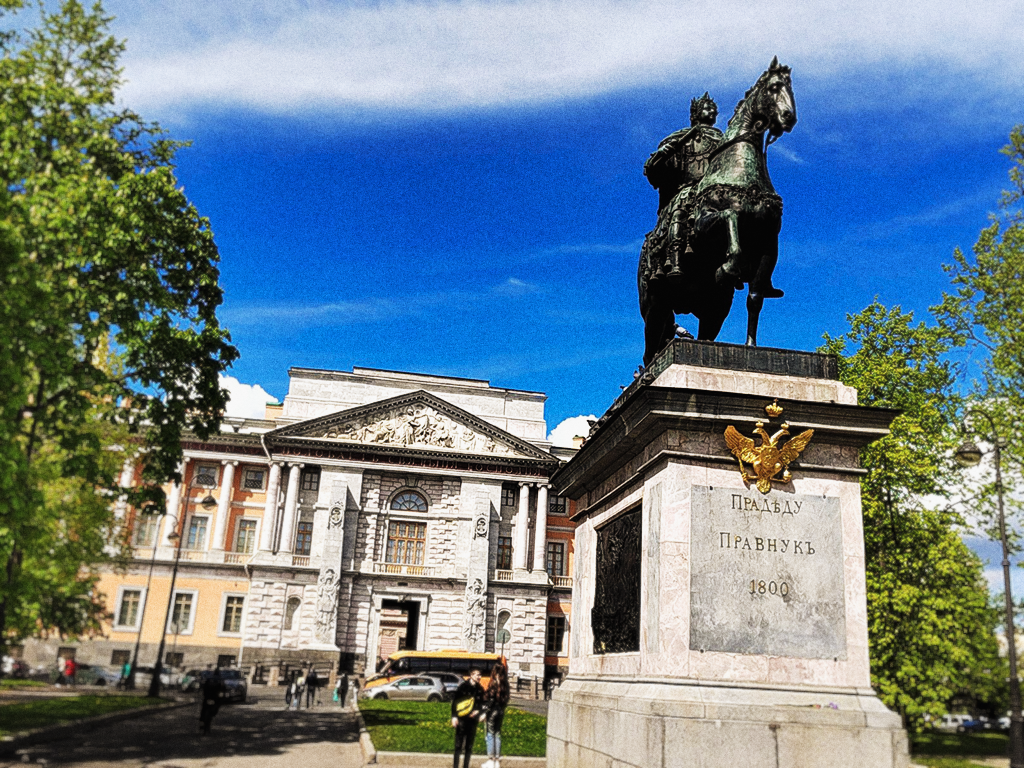 Памятник Петру I — бронзовый конный монумент Петру Великому, установленный перед Михайловским замком в Санкт-Петербурге. Первый конный монумент в истории русского искусства, созданный итальянским скульптором на русской службе Бартоломео Карло Растрелли.