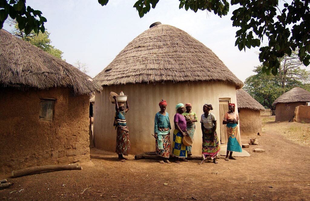 African village. Традиционные постройки народа Ашанти гана. Республика гана. Ашанти народ Африки. Ганна Африканская Страна.