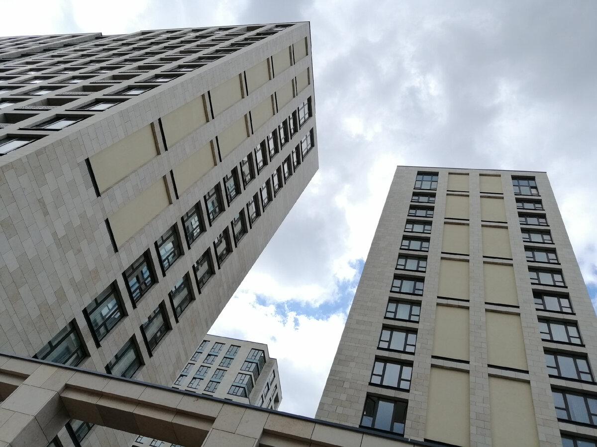 Кажется, над новостройками сгущаются тучи. Фото: Мир Квартир