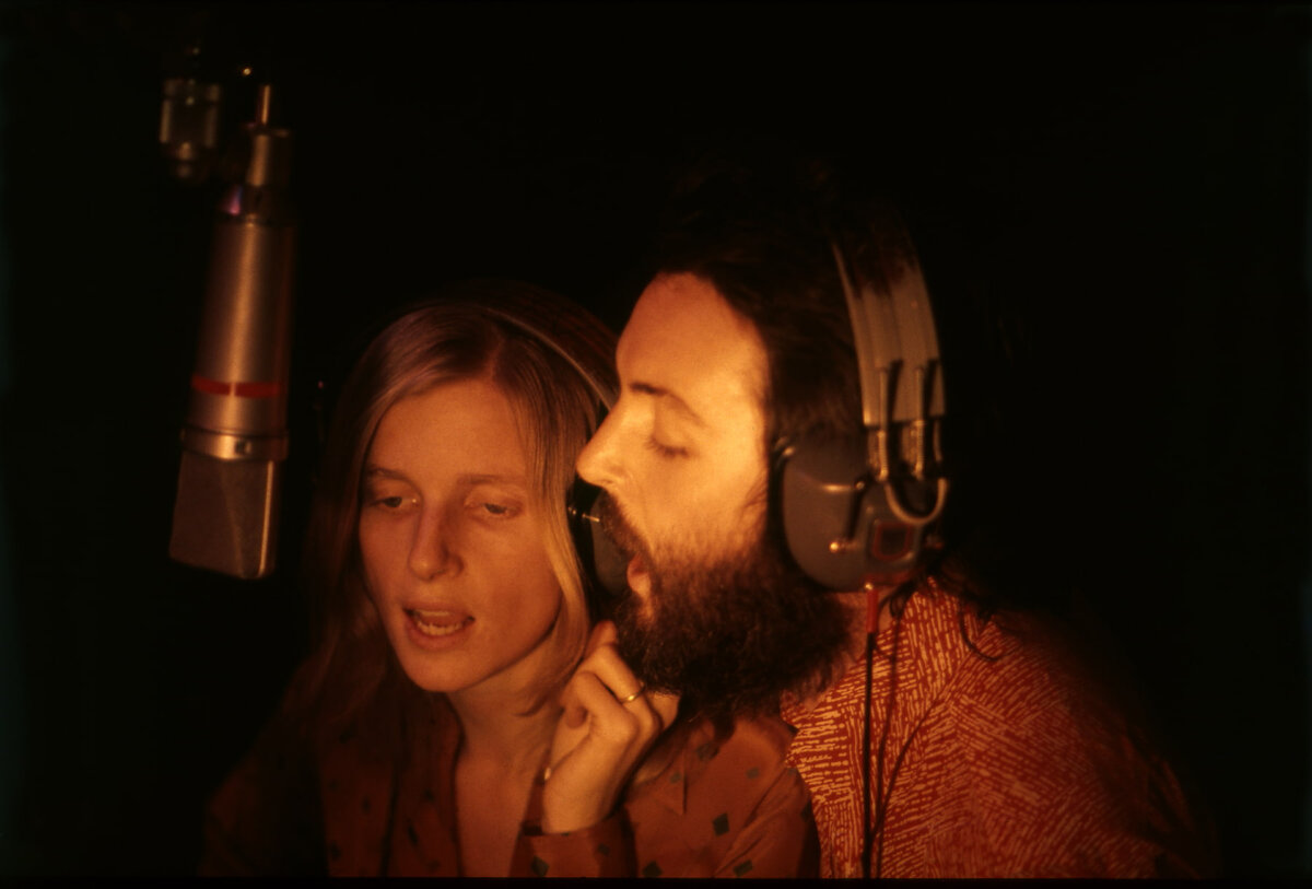 Пол и Линда тайно, под покровом ночи записывают RAM в студии CBS Studios, НЙ, 1971