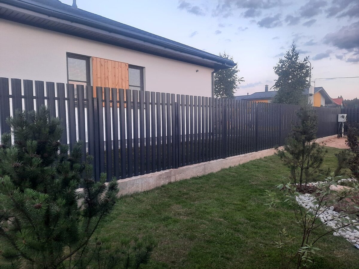 Зашивка в один ряд: бюджетный и эстетичный вариант, который к тому же обеспечивает отличное проветривание участка