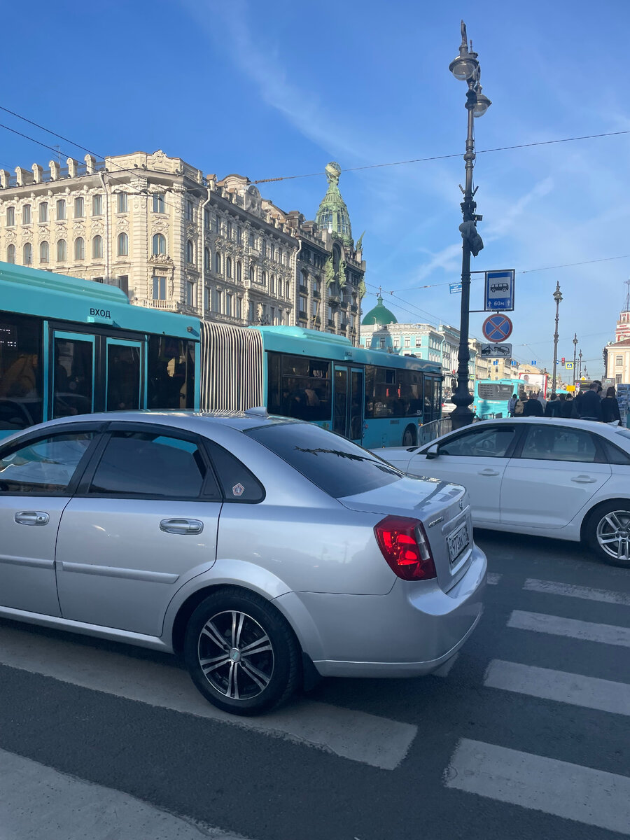 Невский, вечер, час пик в 18 часов, ни пройти, ни проехать