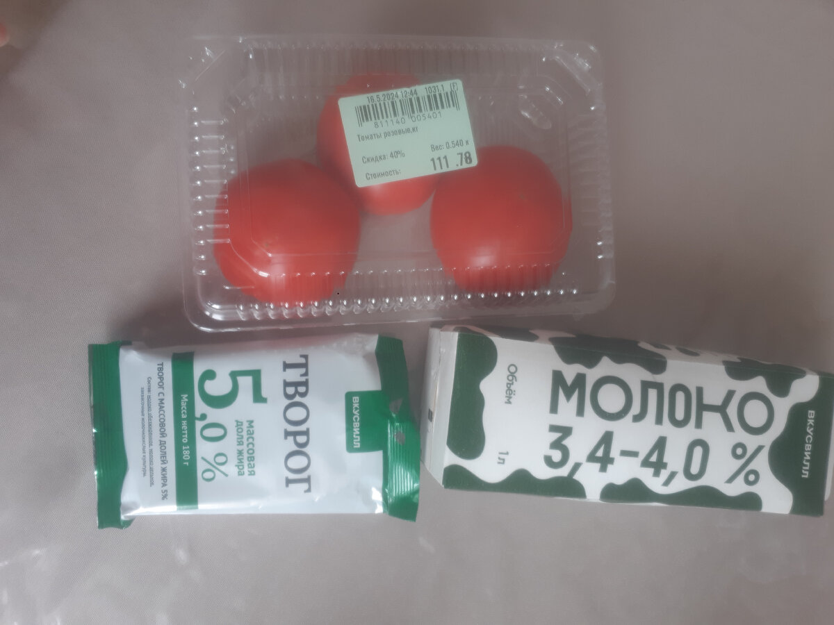 Из творога делала Ленивый хачапури на завтрак ,помидоры не пробовала, не могу сказать ничего