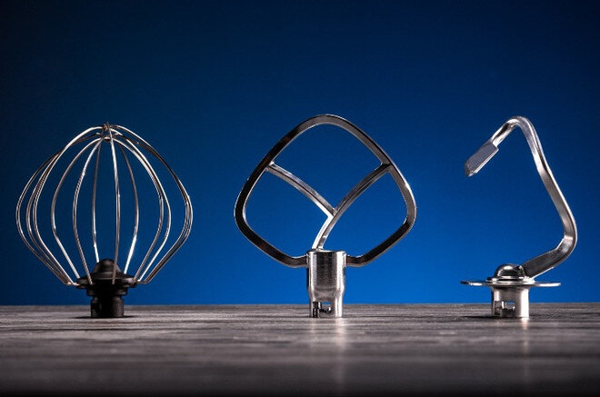 Помимо стандартных насадок для планетарных миксеров доступно множество других специализированных. Фото: Shutterstock / FOTODOM