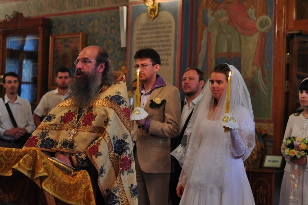 Отец Мелхиседек совершает Таинство венчания